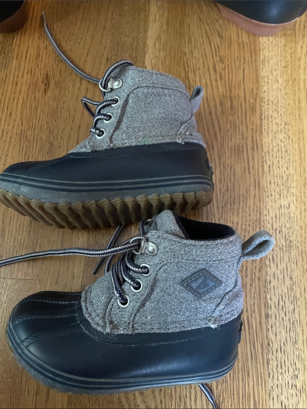 Sperry Kids Gray and Black Duck-Style Boots size 7